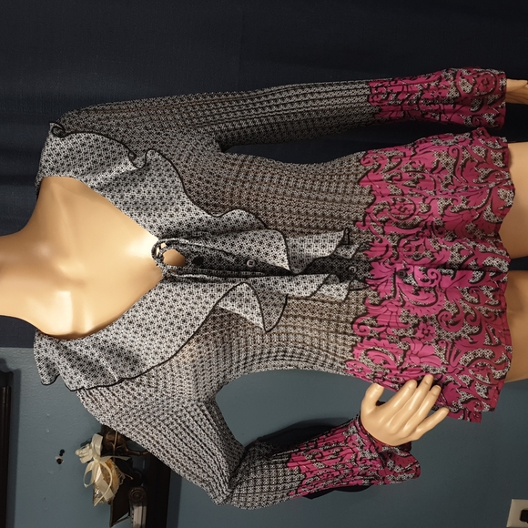 Fun bell-sleeve Button-Down blouse - Picture 1 of 13